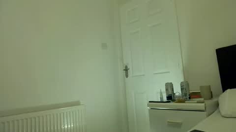 Snapshot of subcroydon chatting on 03-27-26, 10:09 subcroydon online show from 03-27-26, 10:09