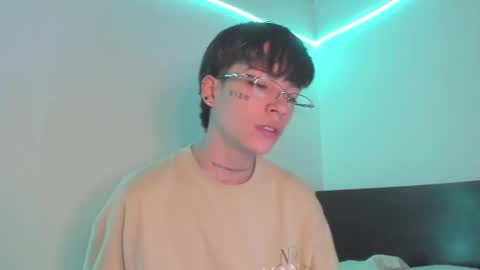 Snapshot of submissive_boyy_ chatting on 12-14-24, 03:47 nico online show from 12-14-24, 03:47