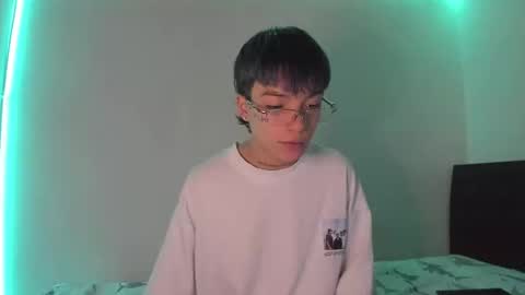 Snapshot of submissive_boyy_ chatting on 01-17-25, 04:15 nico online show from 01-17-25, 04:15