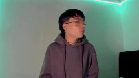 Snapshot of submissive_boyy_ chatting on 02-18-25, 04:05 nico online show from 02-18-25, 04:05