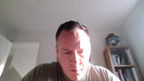 Snapshot of subpig84 chatting on 03-20-26, 05:18 Sub Male online show from 03-20-26, 05:18