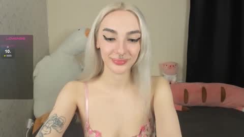 Chloe online show from 10-24-25, 03:19