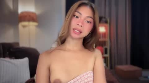 Snapshot of suckablechick chatting on 05-18-26, 10:59 Marry online show from 05-18-26, 10:59
