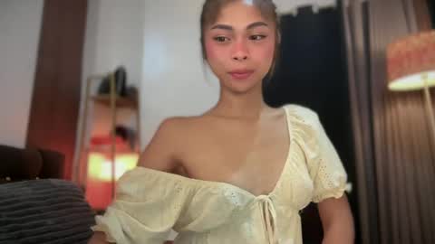 Snapshot of suckablechick chatting on 06-12-26, 10:41 Marry online show from 06-12-26, 10:41