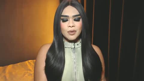 Snapshot of suckablecockoffreya chatting on 12-28-24, 12:13 JADE ELYSE online show from 12-28-24, 12:13