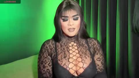 Snapshot of suckablecockoffreya chatting on 11-08-25, 06:18 JADE ELYSE online show from 11-08-25, 06:18