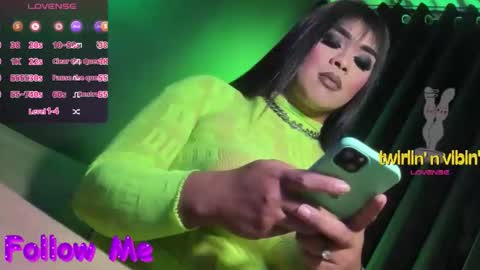 Snapshot of suckablecockoffreya chatting on 11-28-25, 04:42 JADE ELYSE online show from 11-28-25, 04:42