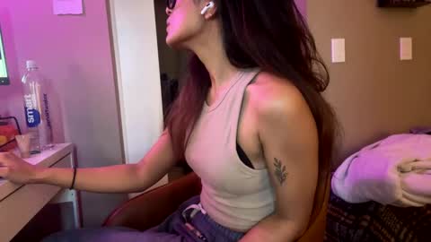 Snapshot of suckmythong410104 chatting on 12-12-24, 04:21 SaraSabeen online show from 12-12-24, 04:21