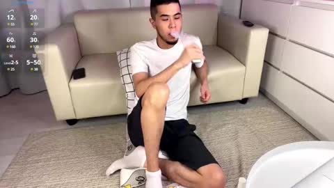 Snapshot of sue_star chatting on 12-11-24, 12:44 Emmy online show from 12-11-24, 12:44