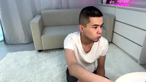 Snapshot of sue_star chatting on 02-10-25, 09:04 Emmy online show from 02-10-25, 09:04