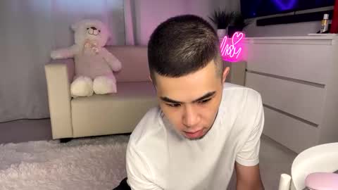 Snapshot of sue_star chatting on 03-10-25, 09:21 Emmy online show from 03-10-25, 09:21