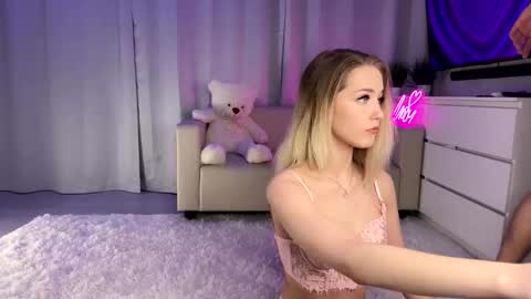 Snapshot of sue_star chatting on 10-19-25, 11:00 Emmy online show from 10-19-25, 11:00