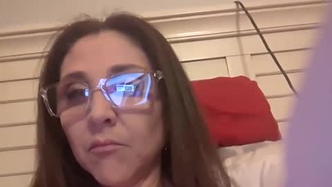 Snapshot of suga2023 chatting on 11-15-25, 05:27 suga2023 online show from 11-15-25, 05:27