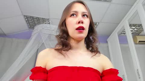 Snapshot of sugar_blond chatting on 02-12-25, 11:18 sugar blond online show from 02-12-25, 11:18