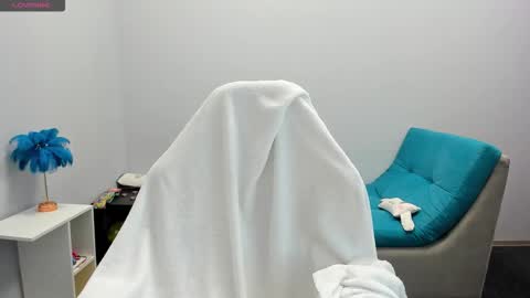 Snapshot of sugar_bunny_girl chatting on 11-24-25, 02:00 Ariana online show from 11-24-25, 02:00