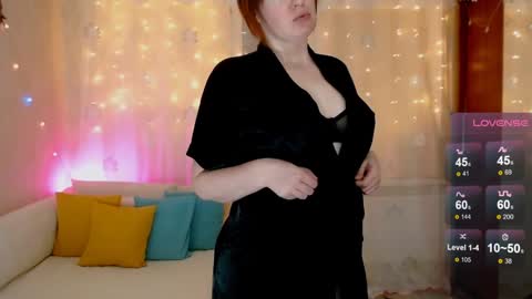 Snapshot of sugar_desire chatting on 01-08-25, 08:18 Instagram faroffland online show from 01-08-25, 08:18