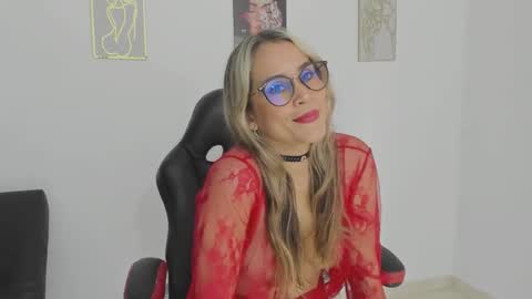 sugar_milff online show from 11-24-25, 01:44