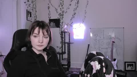 Snapshot of sugarmiette chatting on 05-23-26, 10:19 Ella online show from 05-23-26, 10:19