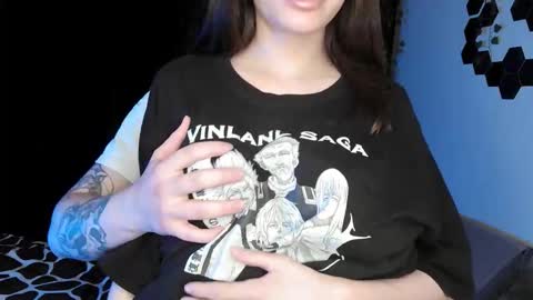 Snapshot of sugarpeaach chatting on 10-31-25, 03:24 Sugarpeaach online show from 10-31-25, 03:24