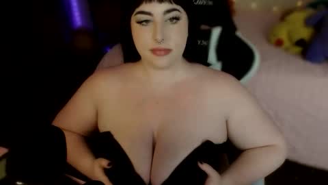 Snapshot of sugarrrbabydoll chatting on 05-02-26, 09:31 Lucy Love online show from 05-02-26, 09:31