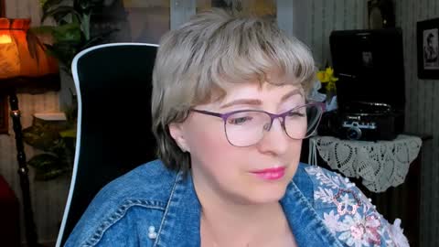 Vivien online show from 12-08-24, 01:03
