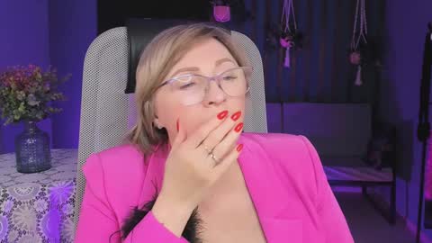 Snapshot of sugarvi chatting on 01-11-25, 06:23 Vivien online show from 01-11-25, 06:23