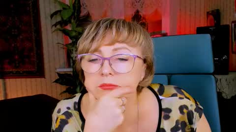 Snapshot of sugarvi chatting on 10-22-25, 03:45 Vivien online show from 10-22-25, 03:45