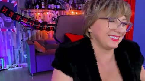 Snapshot of sugarvi chatting on 10-28-25, 01:47 Vivien online show from 10-28-25, 01:47