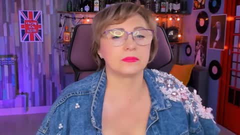 Snapshot of sugarvi chatting on 11-24-25, 01:11 Vivien online show from 11-24-25, 01:11