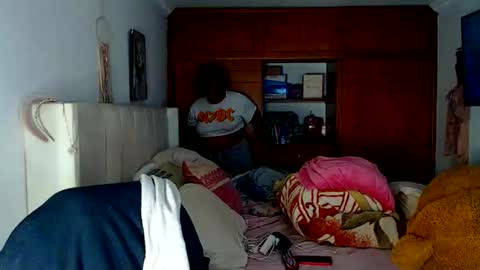 Snapshot of suggarbaby1 chatting on 06-11-26, 04:32 Cami Back in 2 hours online show from 06-11-26, 04:32