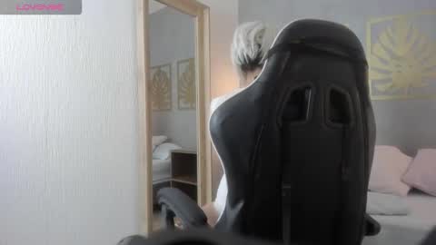 Snapshot of sukki_rosette chatting on 11-28-25, 11:57 sukki_rosette online show from 11-28-25, 11:57