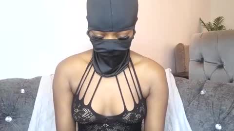Snapshot of sultryaura chatting on 10-08-25, 12:25 maskedtemptress online show from 10-08-25, 12:25
