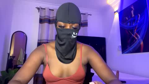 Snapshot of sultryaura chatting on 11-25-25, 06:19 maskedtemptress online show from 11-25-25, 06:19