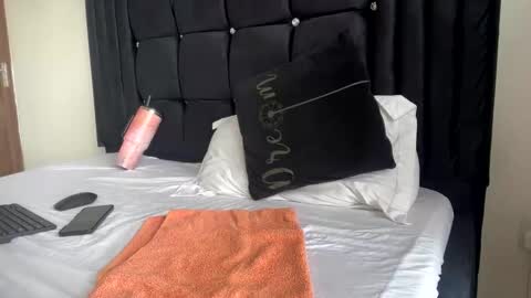 Snapshot of sultryaura chatting on 01-12-26, 07:24 maskedtemptress online show from 01-12-26, 07:24