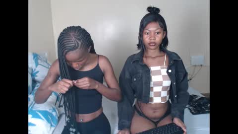 Snapshot of sultryvibesonly chatting on 11-17-25, 01:22 sultryvibesonly online show from 11-17-25, 01:22