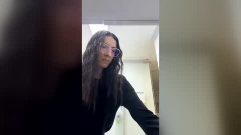 Snapshot of sulyrouse chatting on 06-13-26, 04:05 suly online show from 06-13-26, 04:05