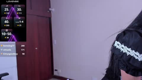 Nicolle  online show from 12-13-24, 08:04