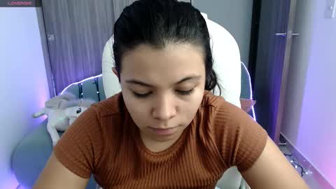 Snapshot of sumermoore chatting on 10-11-25, 01:38 llll online show from 10-11-25, 01:38