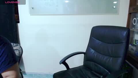 Snapshot of summer_girls01 chatting on 01-21-25, 01:29 summer_girls01 online show from 01-21-25, 01:29
