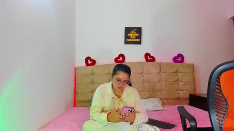 Snapshot of summer_girls01 chatting on 10-07-25, 11:02 summer_girls01 online show from 10-07-25, 11:02