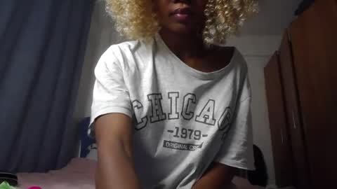 Snapshot of summerbuddy chatting on 07-12-26, 04:58 summerbuddy online show from 07-12-26, 04:58