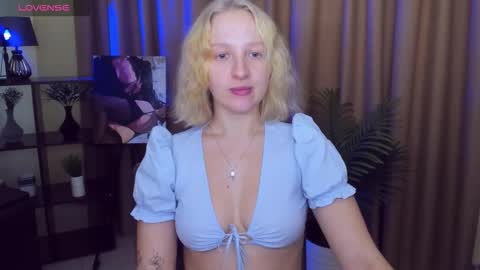 Snapshot of summerjem chatting on 11-09-25, 08:12 summerjem online show from 11-09-25, 08:12