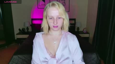 Snapshot of summerjem chatting on 11-12-25, 09:42 summerjem online show from 11-12-25, 09:42