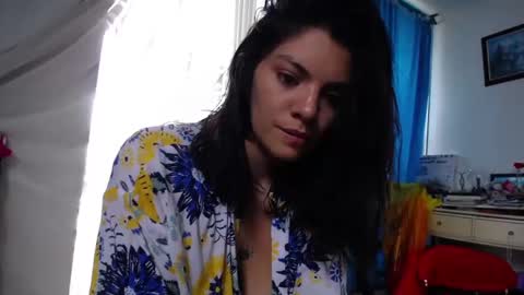 Snapshot of sun1moon6 chatting on 09-17-25, 05:25 moon1 online show from 09-17-25, 05:25
