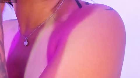 Snapshot of sun__03 chatting on 11-08-25, 11:43 sun online show from 11-08-25, 11:43