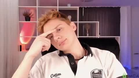 Snapshot of sunburn_boy chatting on 07-05-26, 06:53 Emilio online show from 07-05-26, 06:53