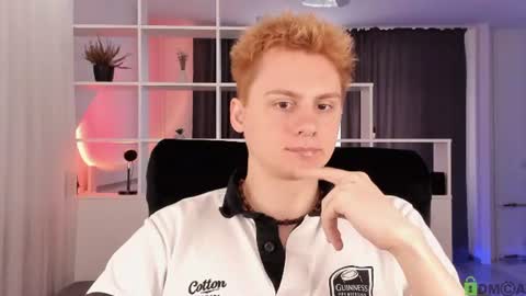 Snapshot of sunburn_boy chatting on 07-19-26, 06:28 Emilio online show from 07-19-26, 06:28
