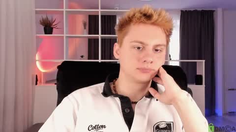 Snapshot of sunburn_boy chatting on 07-28-26, 06:53 Emilio online show from 07-28-26, 06:53