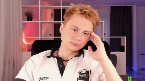 Snapshot of sunburn_boy chatting on 07-30-26, 05:34 Emilio online show from 07-30-26, 05:34