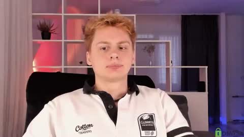 Snapshot of sunburn_boy chatting on 08-05-26, 05:05 Emilio online show from 08-05-26, 05:05